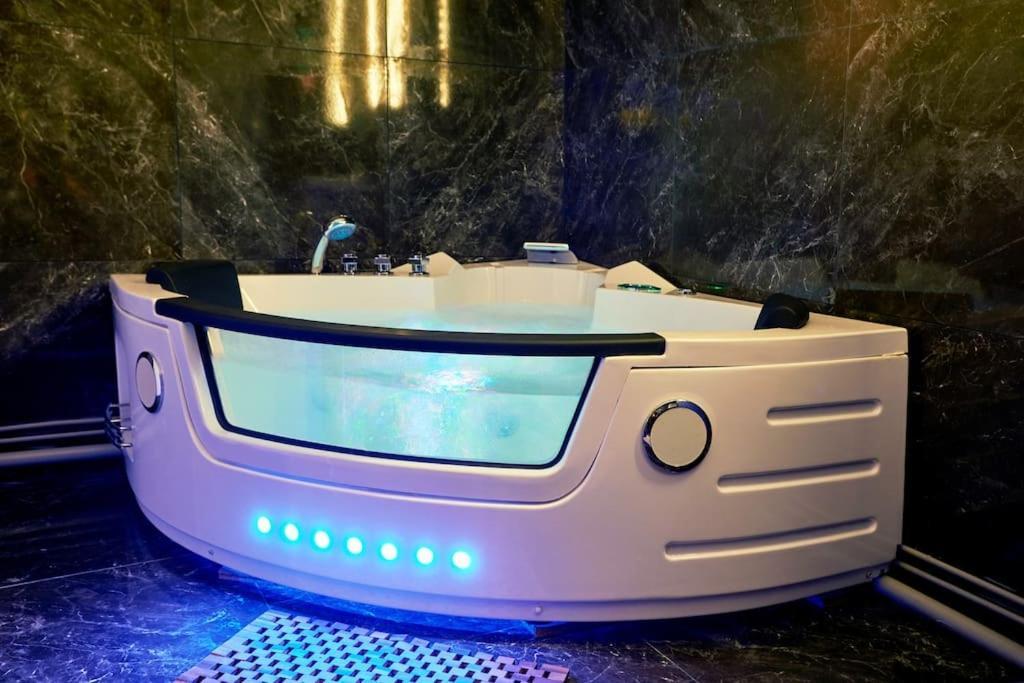 Versailles Jacuzzi - Sauna - Rdc 2 Exterior foto