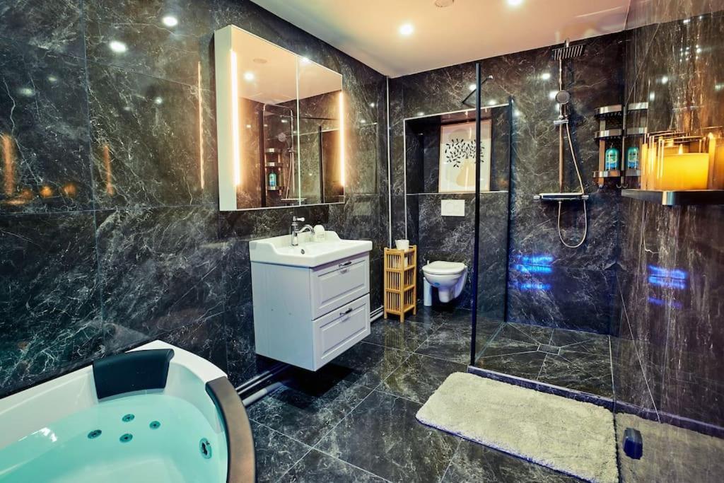 Versailles Jacuzzi - Sauna - Rdc 2 Exterior foto